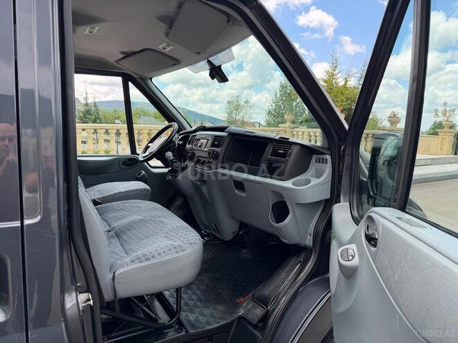 Ford Transit-12