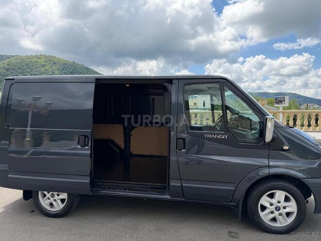 Ford Transit-5