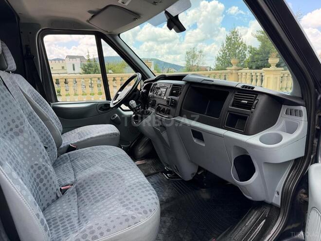 Ford Transit-11