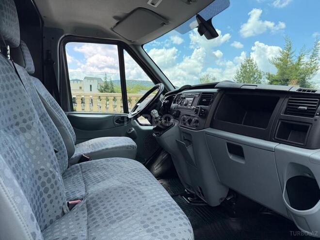 Ford Transit-9
