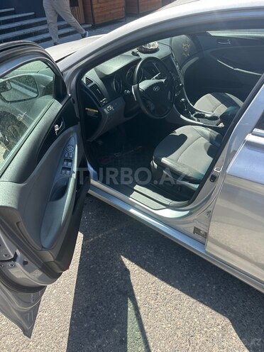 Hyundai Sonata-9