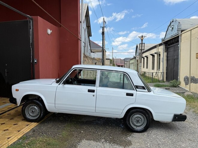 LADA (VAZ) 2107-2