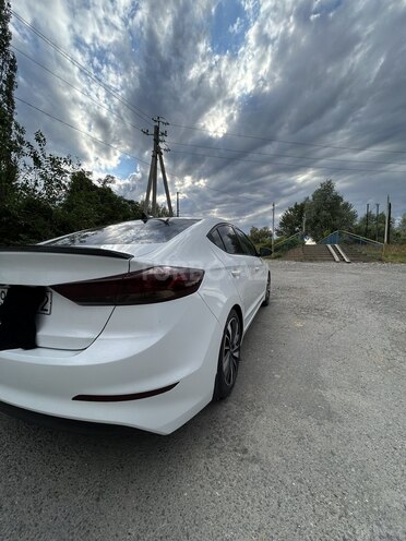 Hyundai Elantra-7