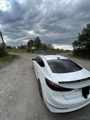 Hyundai Elantra-9