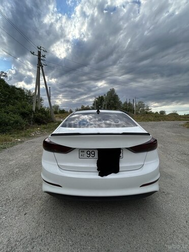 Hyundai Elantra-4