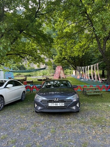 Hyundai Elantra-3