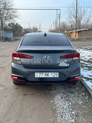 Hyundai Elantra-12