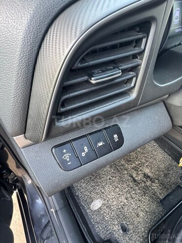 Hyundai Elantra-6