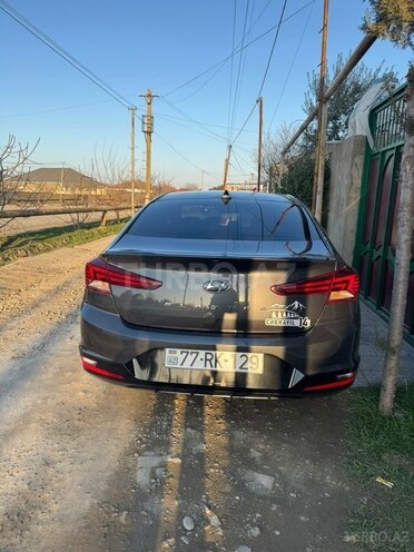 Hyundai Elantra-4