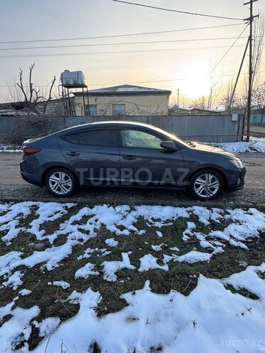 Hyundai Elantra-10