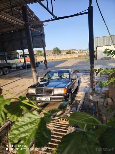 Mercedes 190-5