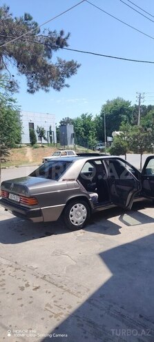 Mercedes 190-10
