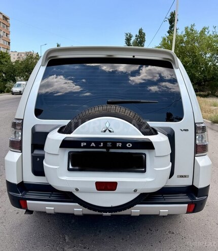 Mitsubishi Pajero-2