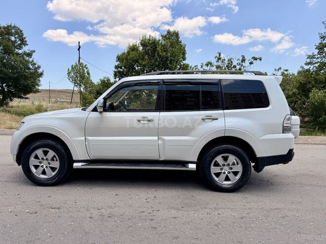 Mitsubishi Pajero-8