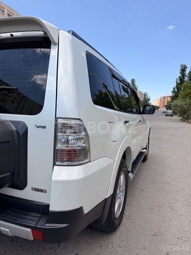 Mitsubishi Pajero-11