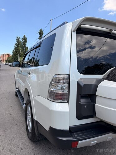 Mitsubishi Pajero-10