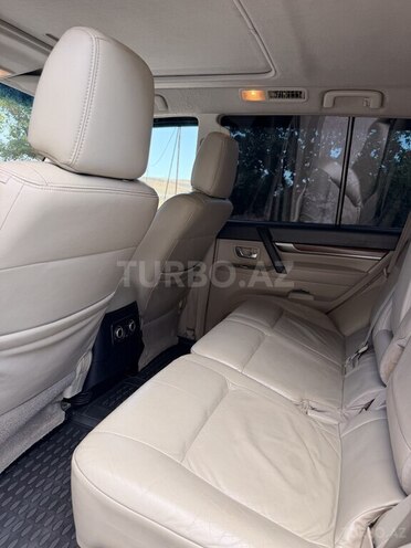 Mitsubishi Pajero-12