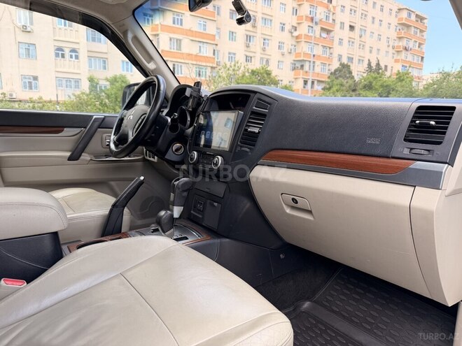 Mitsubishi Pajero-16