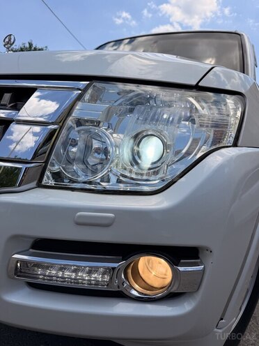 Mitsubishi Pajero-19