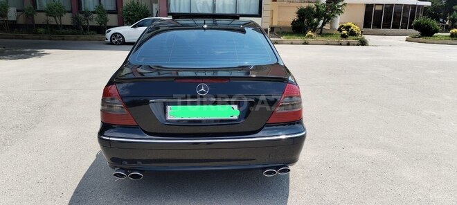 Mercedes E 320 4MATIC-3