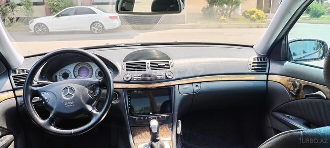 Mercedes E 320 4MATIC-14