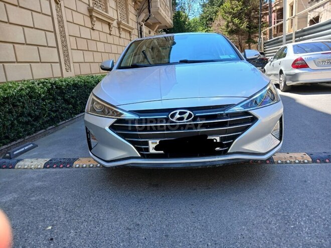 Hyundai Elantra-1