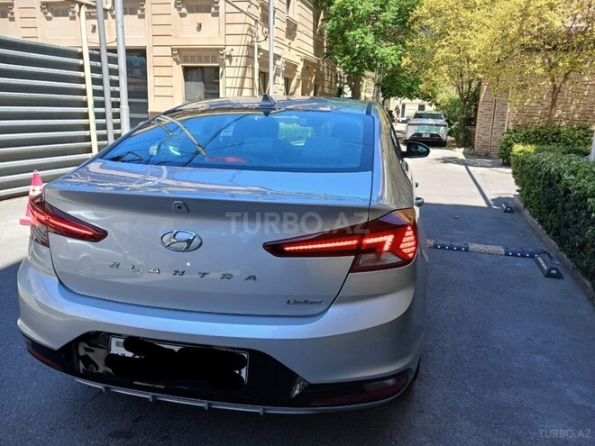 Hyundai Elantra-2