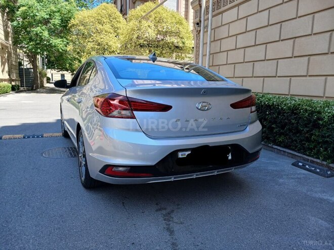Hyundai Elantra-3