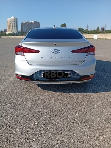 Hyundai Elantra-5