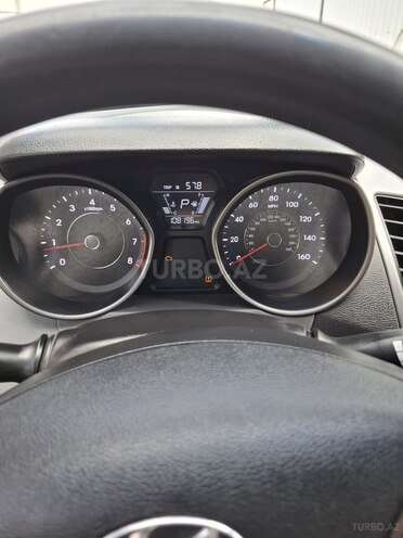 Hyundai Elantra-8