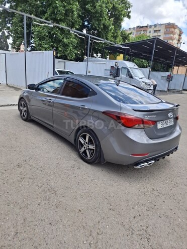 Hyundai Elantra-2