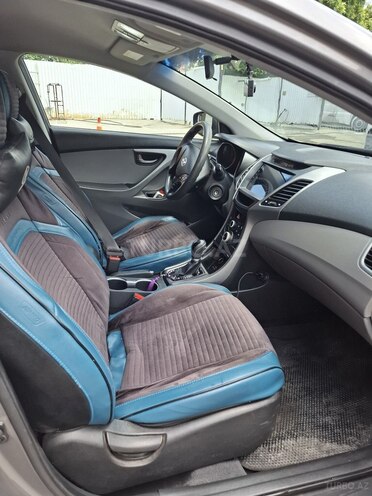 Hyundai Elantra-5