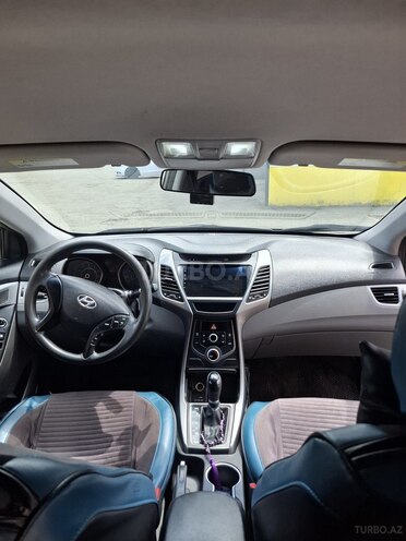 Hyundai Elantra-6