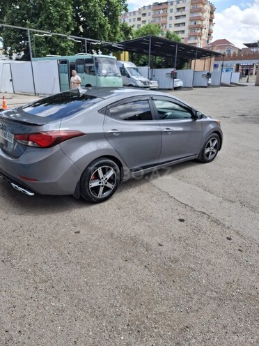 Hyundai Elantra-9
