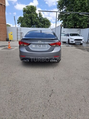 Hyundai Elantra-4
