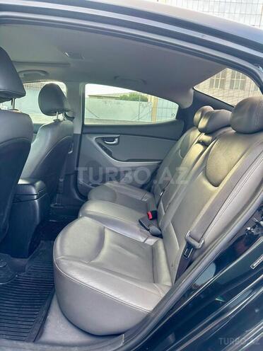 Hyundai Elantra-12