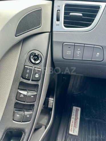 Hyundai Elantra-10