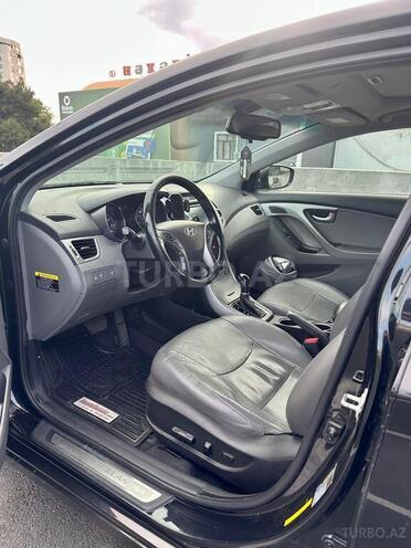 Hyundai Elantra-14