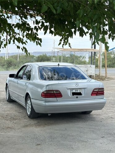 Mercedes E 200-3