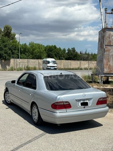 Mercedes E 200-4