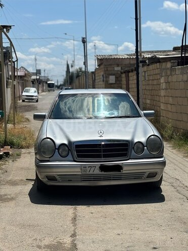 Mercedes E 200-1