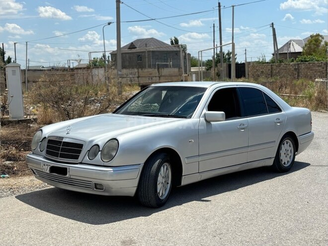 Mercedes E 200-8