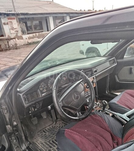 Mercedes 190-9