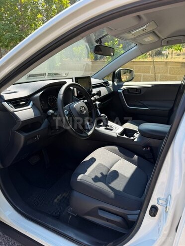 Toyota RAV4-8