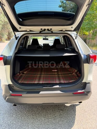 Toyota RAV4-6