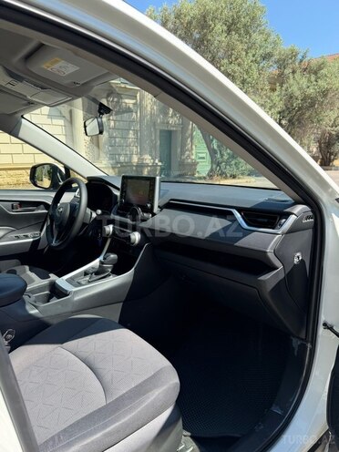Toyota RAV4-9