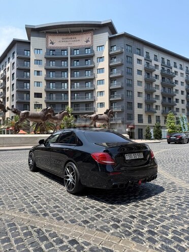 Mercedes E 300-5
