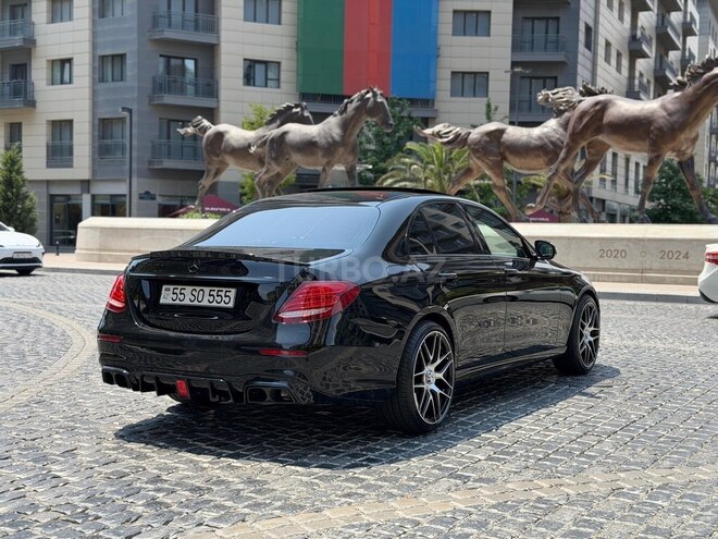 Mercedes E 300-11