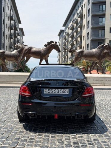 Mercedes E 300-17