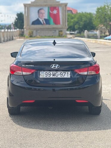 Hyundai Elantra-8